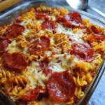 Pizza-pasta Ovenschotel met Salami & Mozzarella — twee favorieten in één, onweerstaanbaar