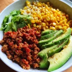 Burrito bowl met gehakt, mais en avocado