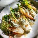 Witlofsalade met peer en blauwe kaas