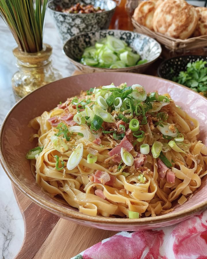 Chinese bami met prei en ham: Savor a Flavorful Delight!