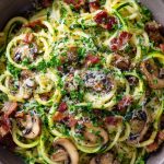 Courgetti carbonara met champignons