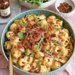 Pasta in romige saus met knapperige spekjes en crispy chili olie
