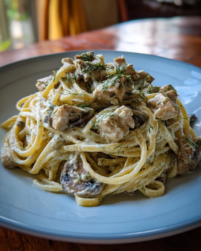 Romige Kip-Champignon Pasta met Boursin en Dille – Maak deze snelle gezinsmaaltijd in 15 minuten!