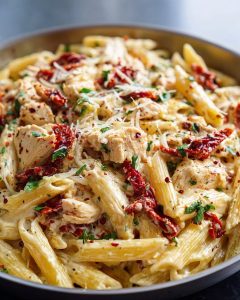 Romige pasta met zongedroogde tomaten