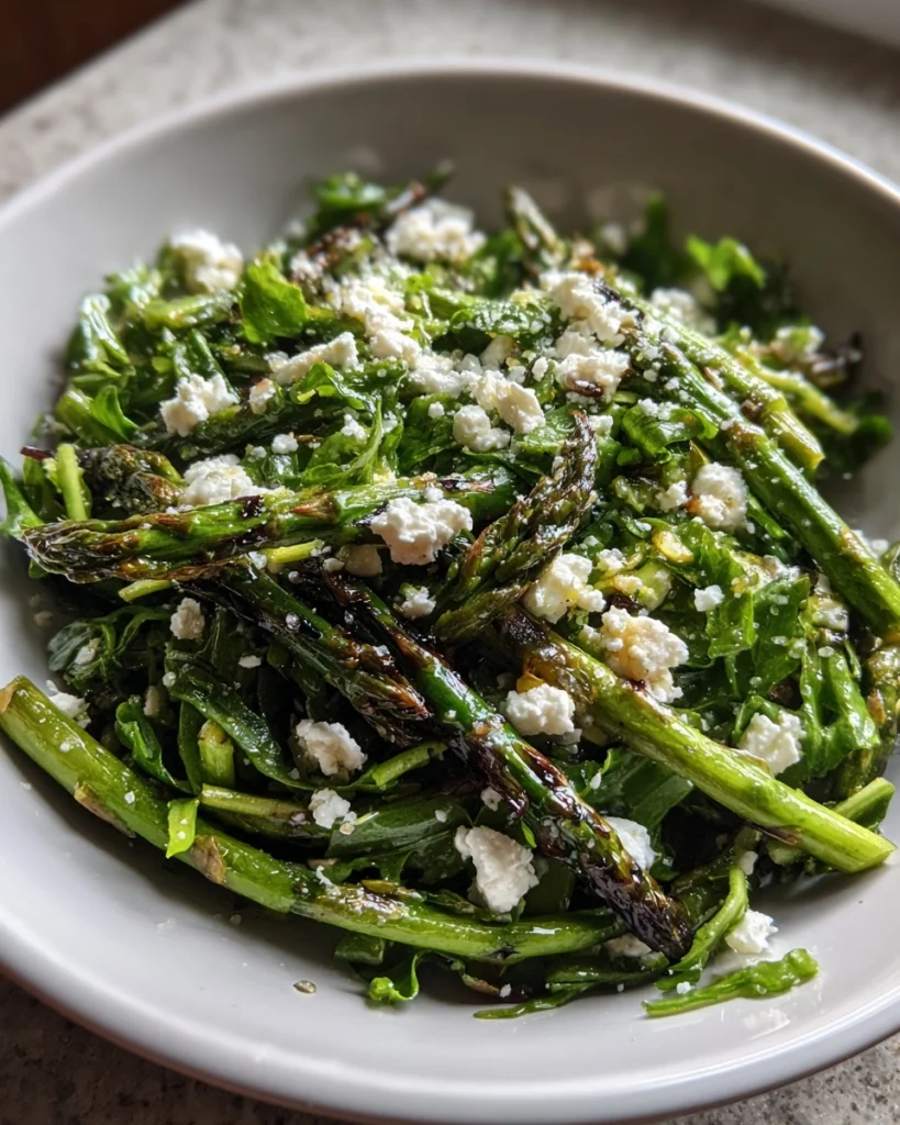 Rucolasalade met gegrilde asperges en feta