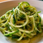 Courgette spaghetti met pesto