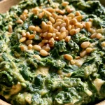 SPINAZIESTAMPPOT MET BRIE EN PIJNBOOMPITTEN: Een verrukkelijk recept!