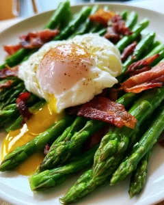 Groene Asperges met Bacon en Gepocheerd Ei