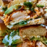 Mini Sandwiches met Kip, Avocado en Roomkaas